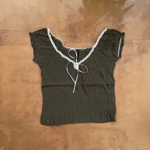 3/$20 - NWOT Dark green cropped top
